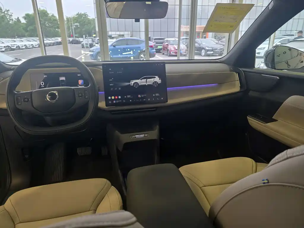 Volvo XC70 plug-in hybrid 2026 model four-wheel drive super long range Core купить на сайте DeffCars