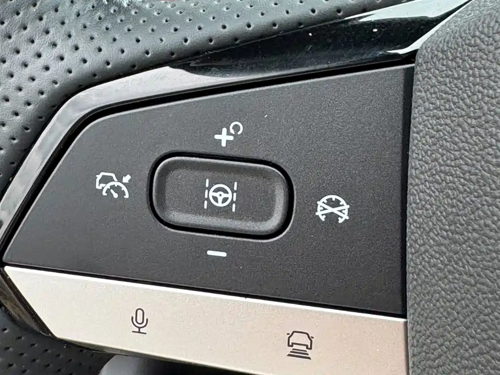 Changan UNI-V 2023 1.5T premium model купить на сайте DeffCars