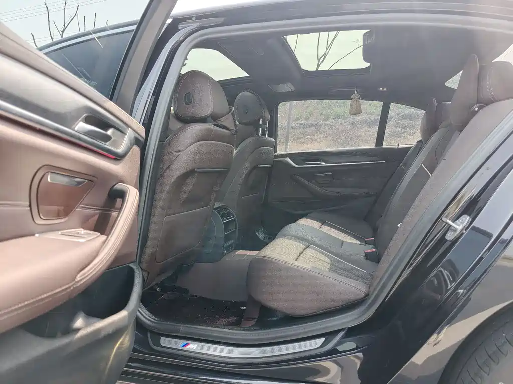 BMW 5 Series 2023 530Li Leading M Sports Package купить на сайте DeffCars