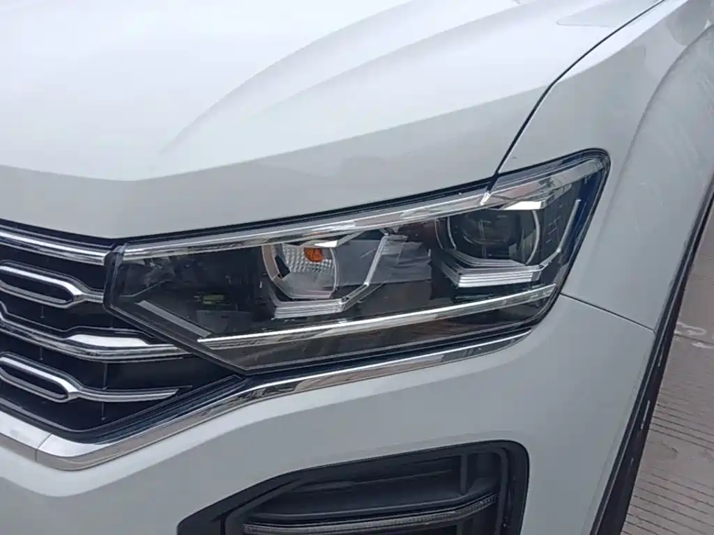 TYRON 2019 330TSI two-wheel drive luxury model, National VI купить на сайте DeffCars