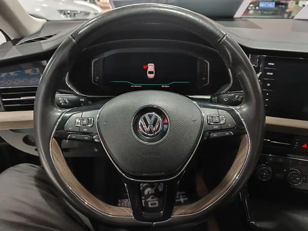 Passat 2019 330TSI Premium Edition National V купить на сайте DeffCars