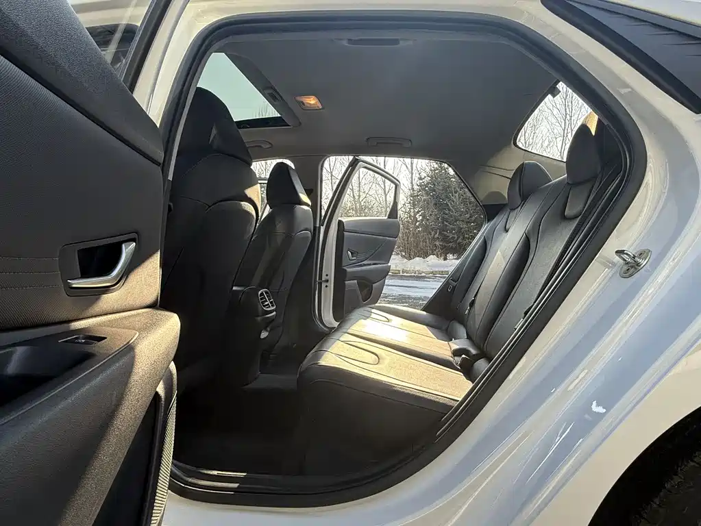 Elantra 2022 1.5L CVT LUX Premium Edition купить на сайте DeffCars