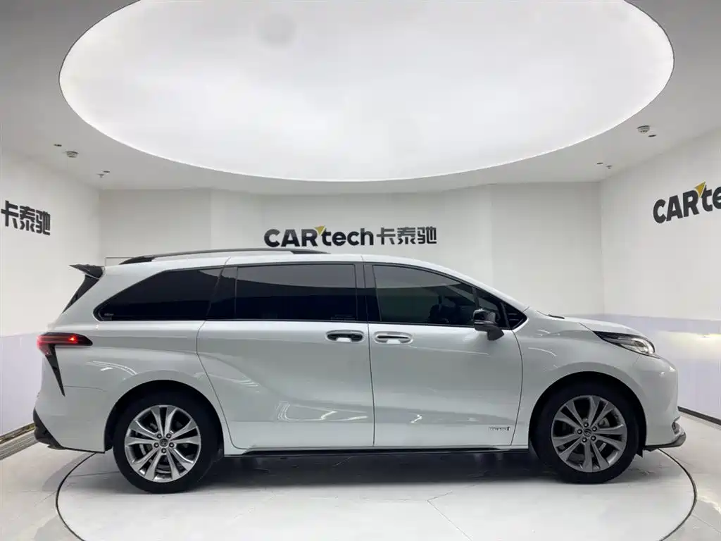 SIENNA 2023 2.5L Hybrid Premium Edition купить на сайте DeffCars