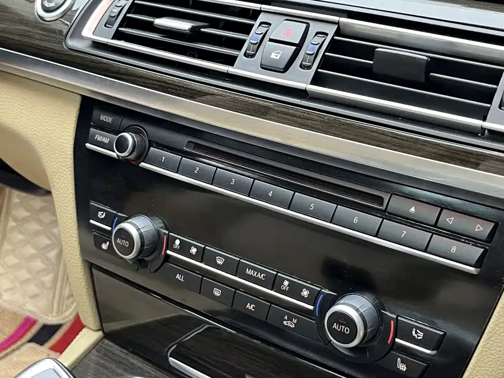 BMW 7 Series 2013 730Li Luxury купить на сайте DeffCars