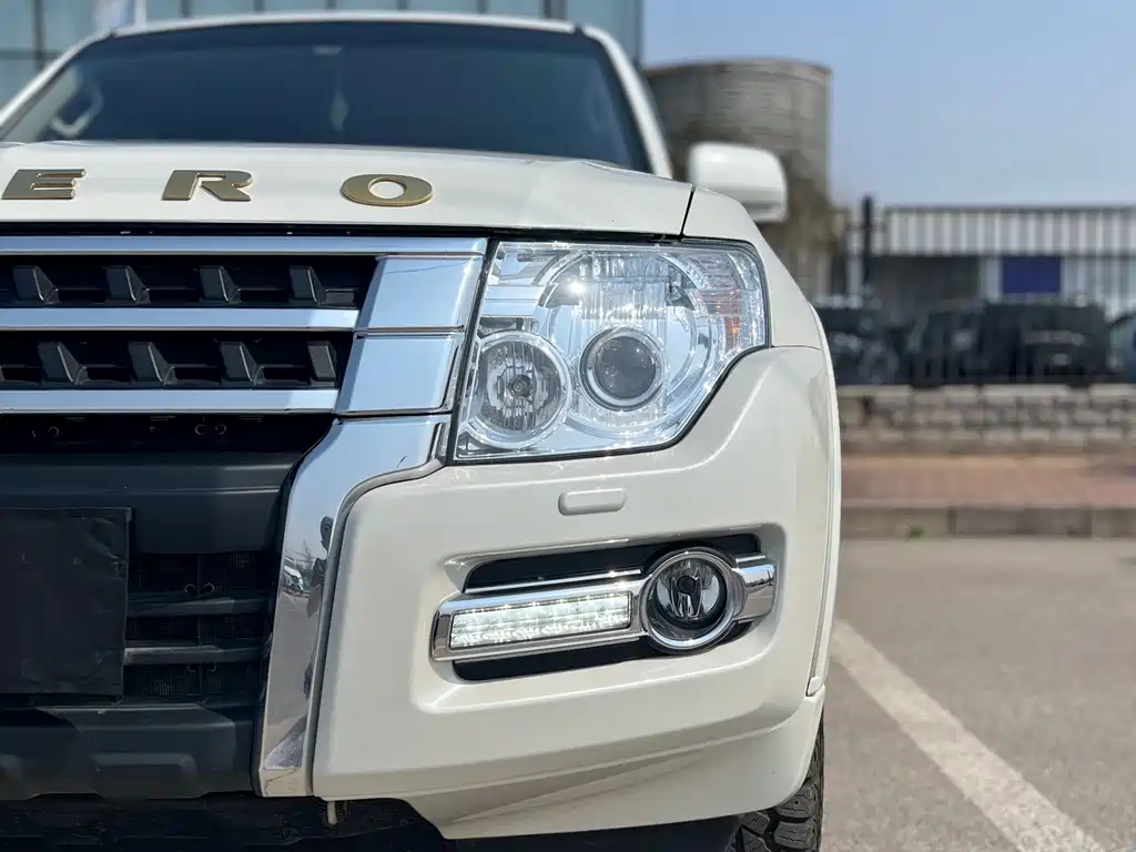 Pajero imported 2019 3.0L automatic standard version купить на сайте DeffCars