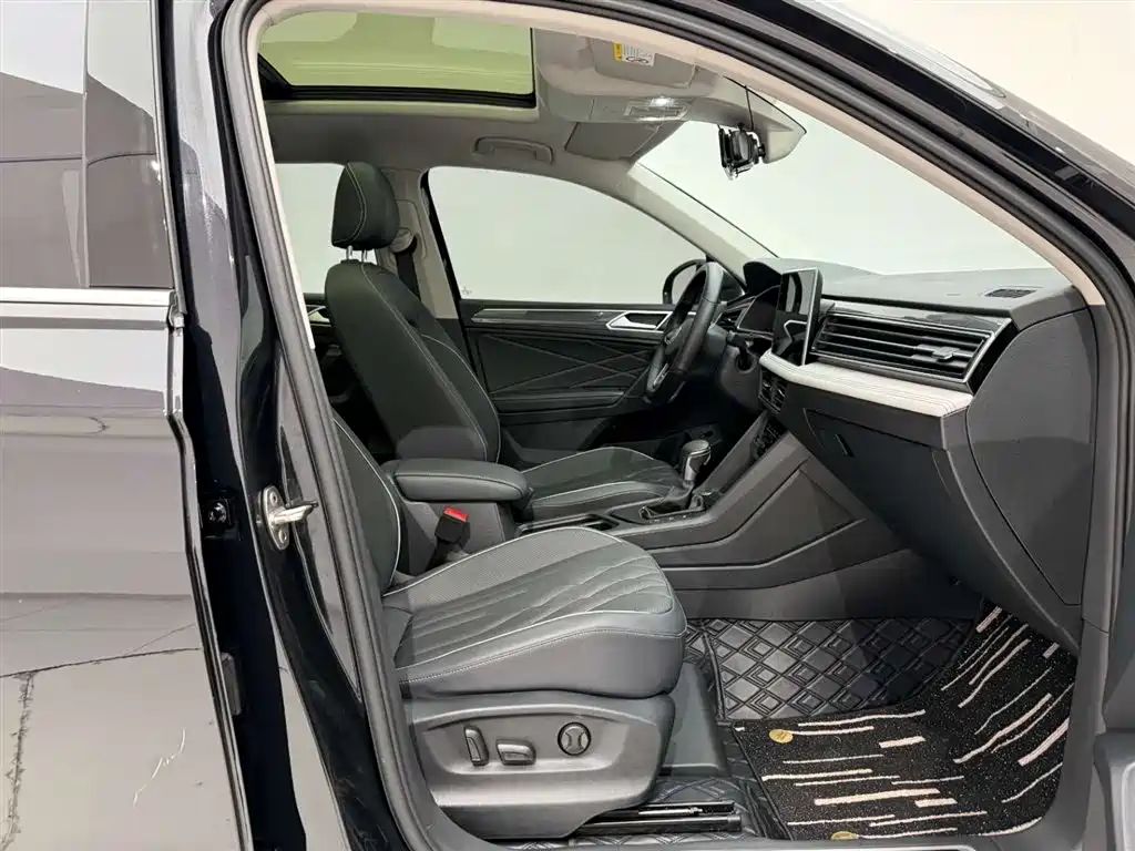 Tiguan L 2024 330TSI automatic two-wheel drive R-Line version купить на сайте DeffCars