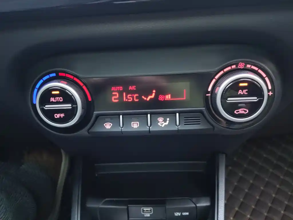 Yipao 2021 1.4L CVT fun sunroof model купить на сайте DeffCars