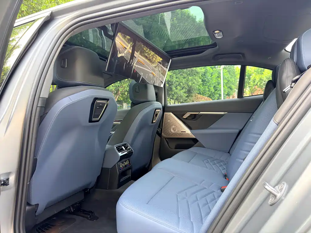 BMW i5 2025 xDrive 50L Luxury Package купить на сайте DeffCars