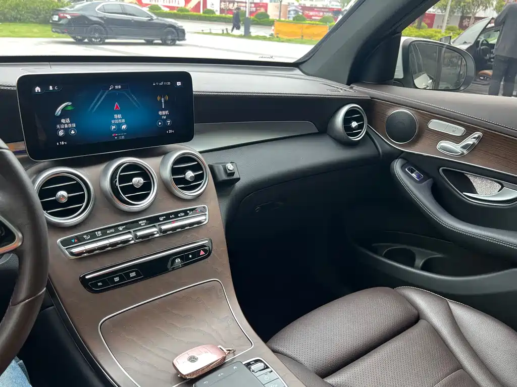 Mercedes-Benz GLC 2022 facelift 2 GLC 260 L 4MATIC luxury model купить на сайте DeffCars