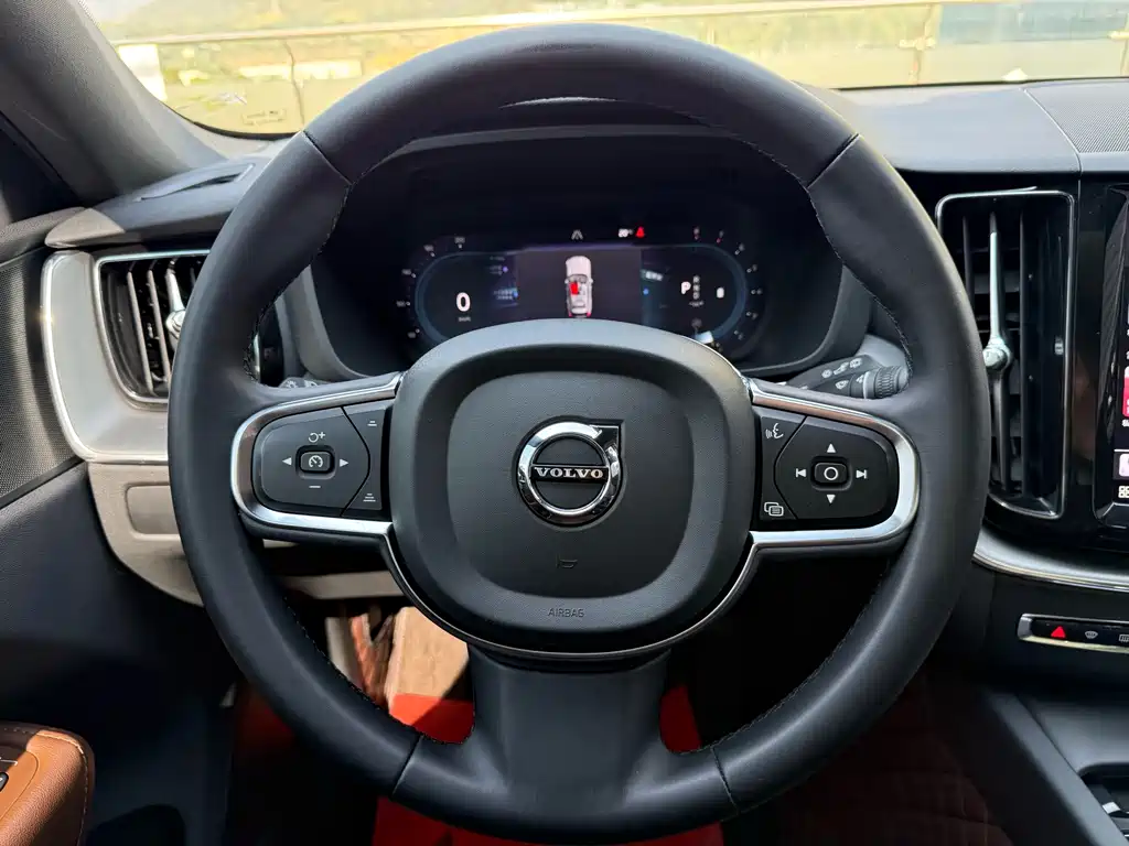 Volvo XC60 2023 B5 four-wheel drive Zhiyi Luxury Edition купить на сайте DeffCars