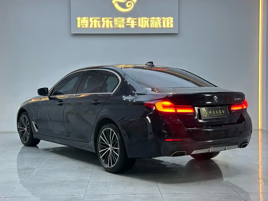 BMW 5 Series 2023 530Li Leading M Sports Package купить на сайте DeffCars