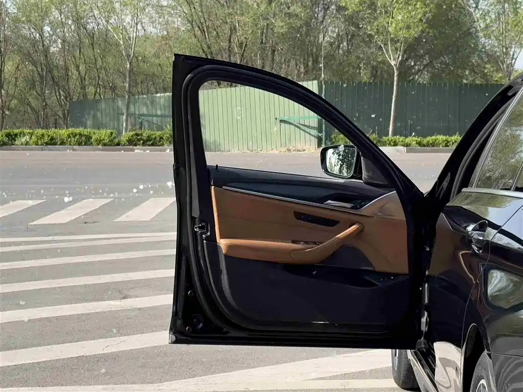 BMW 5 Series New Energy 2022 535Le Pioneer Edition M Sports Package купить на сайте DeffCars