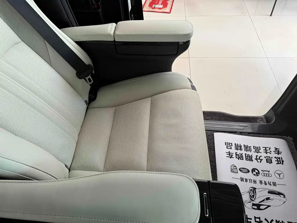 Lexus LM 2020 300h seven-seater elegant version купить на сайте DeffCars