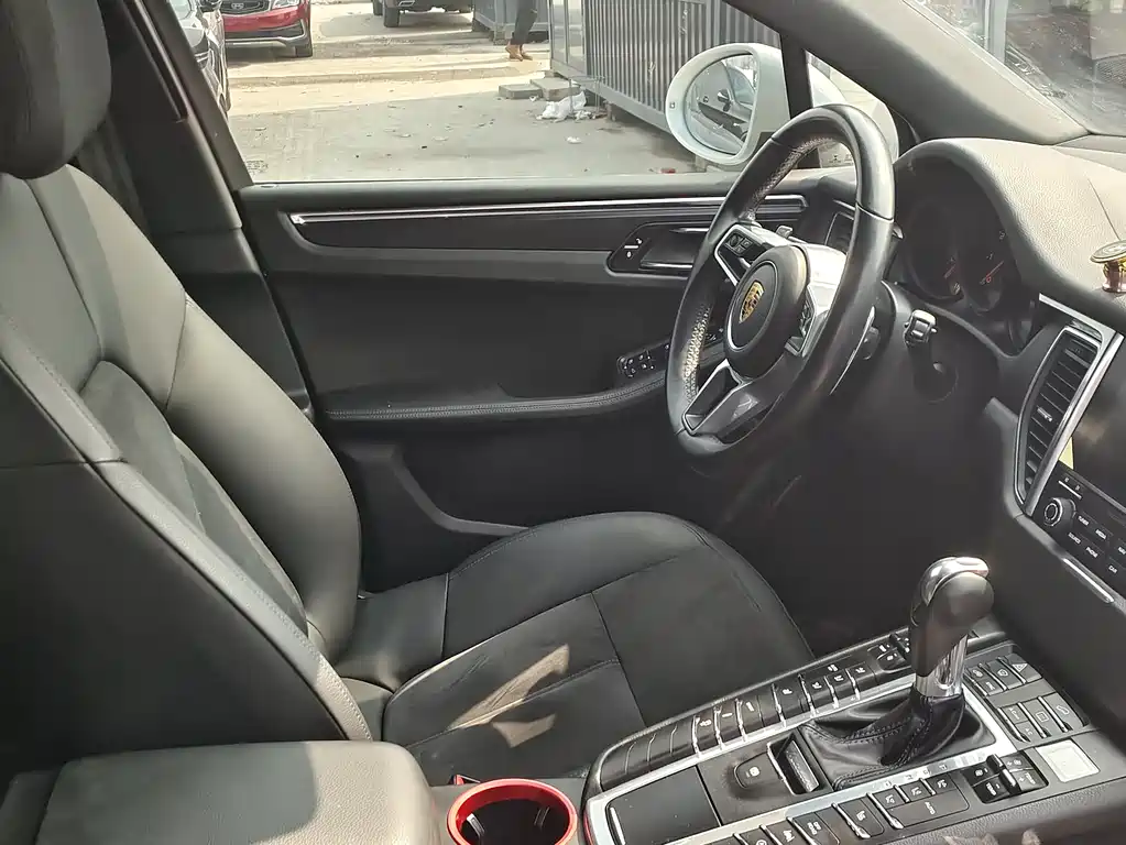 Macan 2016 Macan 2.0T купить на сайте DeffCars