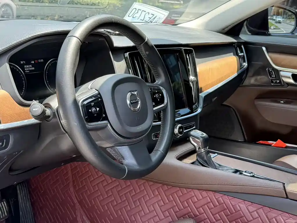 Volvo S90 2020 T5 Zhiyuan Luxury Edition купить на сайте DeffCars
