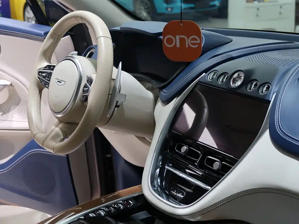 Aston Martin DBX 2020 4.0T V8 1913 first limited edition купить на сайте DeffCars