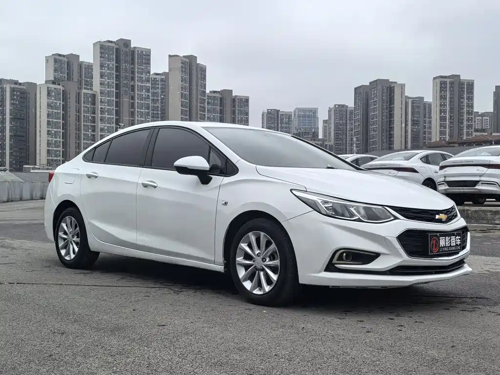 Cruze 2017 1.5L Automatic Pioneer Sunroof Edition купить на сайте DeffCars