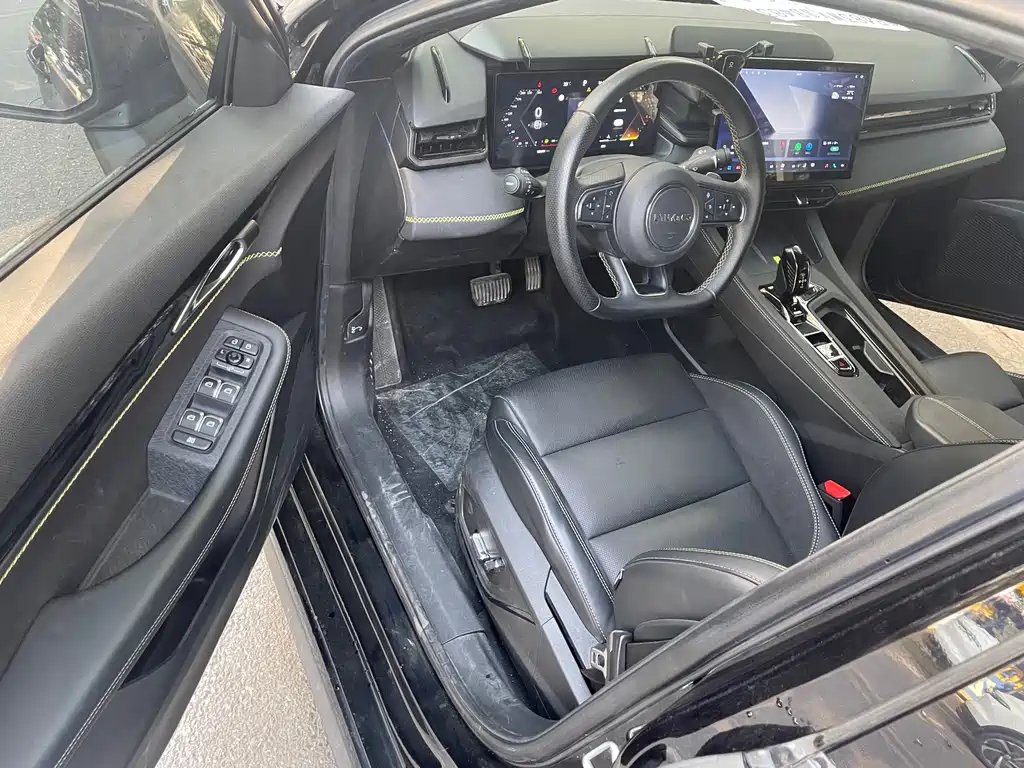 Lynk & Co 03 2023 1.5T EM-F AM купить на сайте DeffCars