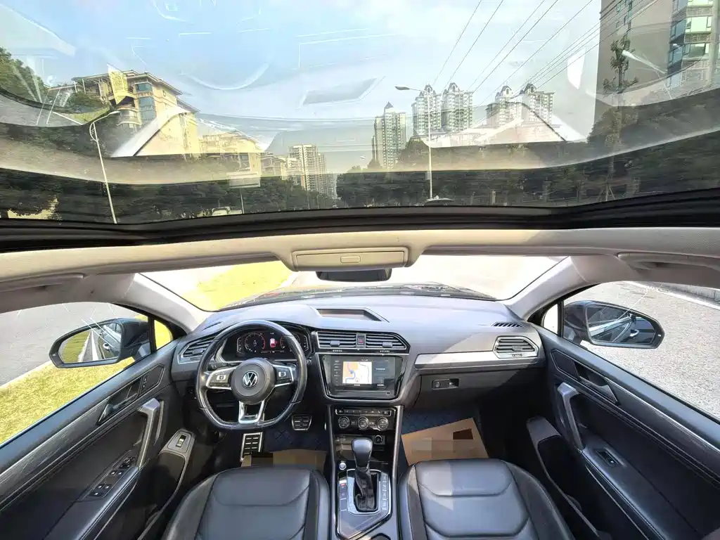 Tiguan L 2021 330TSI automatic two-wheel drive R-Line version купить на сайте DeffCars