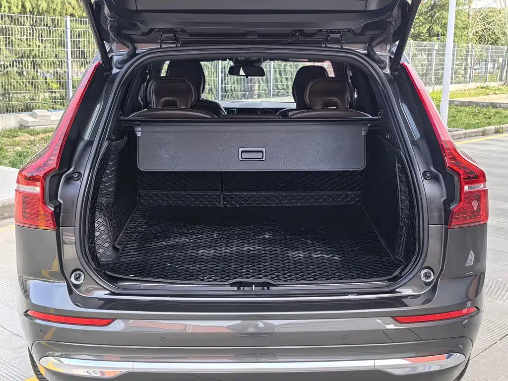 Volvo XC60 2022 B5 four-wheel drive Zhiyi Luxury Edition купить на сайте DeffCars