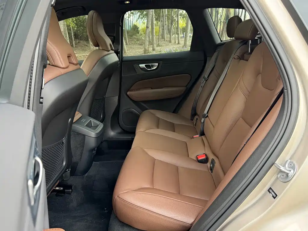 Volvo XC60 2024 B5 four-wheel drive Zhiyi Luxury Edition купить на сайте DeffCars