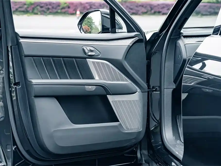 Ledo L90 2025 Ultra six-seater version купить на сайте DeffCars