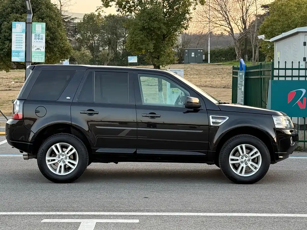 Freelander 2 2013 2.0T Si4 SE gasoline version купить на сайте DeffCars