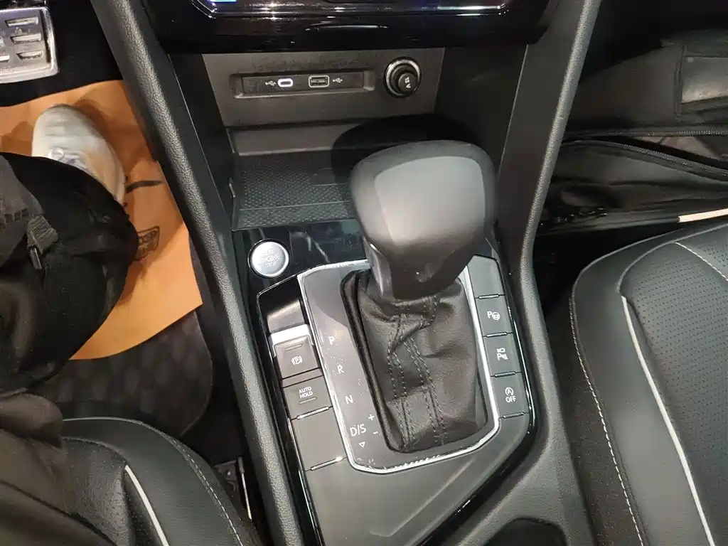 Tiguan L 2023 330TSI automatic two-wheel drive R-Line version купить на сайте DeffCars
