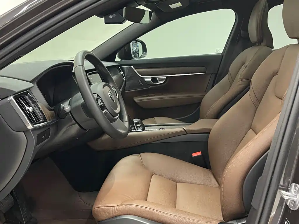 Volvo V90 2024 Cross Country B5 AWD Zhiyuan Edition купить на сайте DeffCars