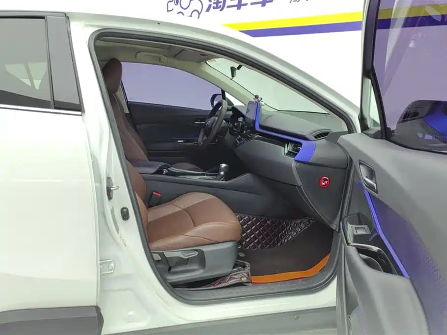 Toyota C-HR 2018 2.0L Leading Sunroof Version National VI купить на сайте DeffCars