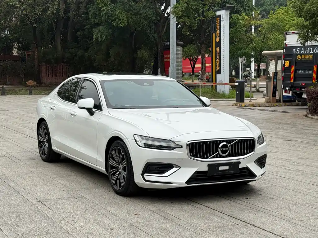 Volvo S60 2022 B4 Zhiyuan Luxury Edition купить на сайте DeffCars