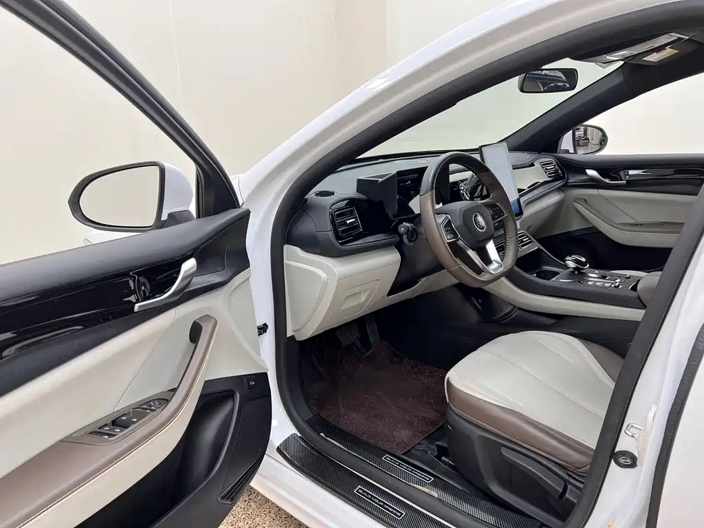 Qin PLUS 2024 Honor Edition DM-i 55KM Leading Type купить на сайте DeffCars