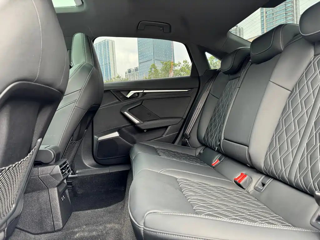 Audi A3 2025 A3L Limousine 35TFSI Flying Spur Exclusive купить на сайте DeffCars