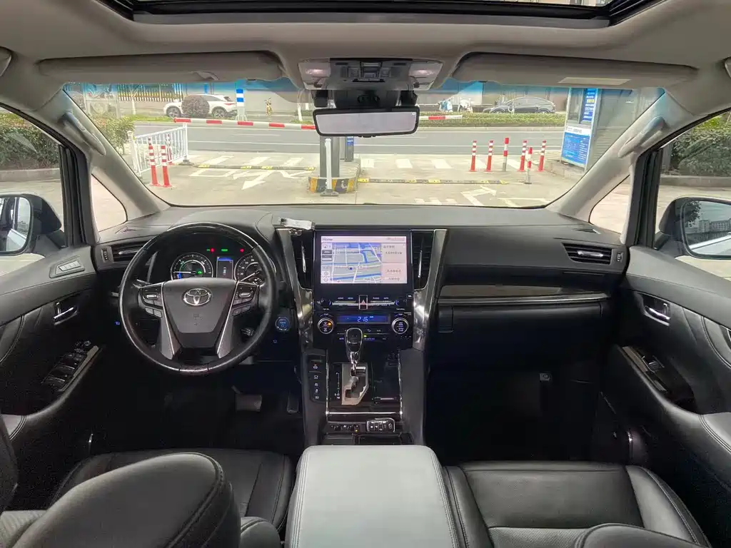 Wilfa 2021 Crown Dual Engine 2.5L HV Deluxe Edition купить на сайте DeffCars