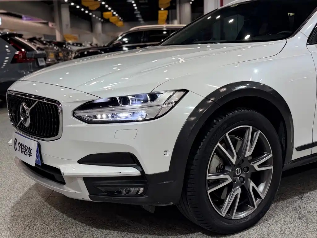 Volvo V90 2017 Cross Country T5 AWD Smart Edition купить на сайте DeffCars