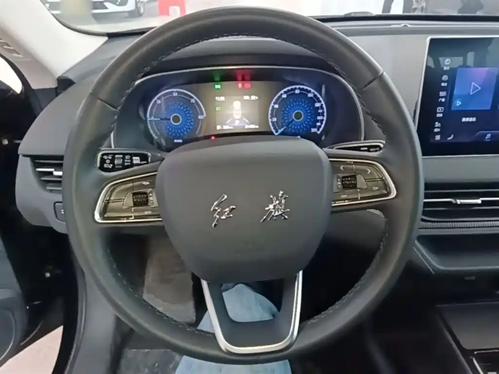 Hongqi E-QM5 2023 basic travel version купить на сайте DeffCars