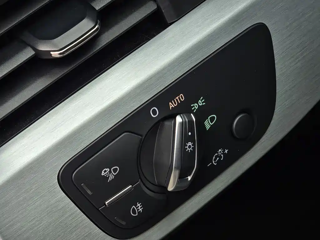 Audi A4L 2023 40 TFSI luxury and dynamic model купить на сайте DeffCars