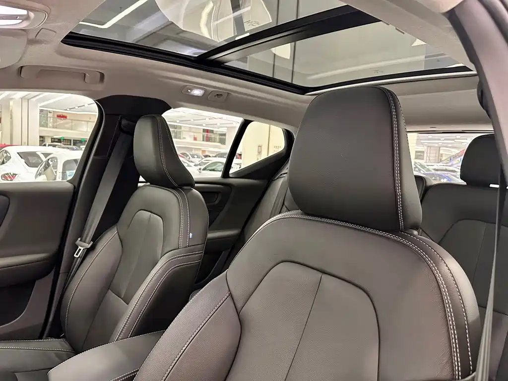 Volvo XC40 2025 B4 four-wheel drive Zhiyuan luxury version купить на сайте DeffCars