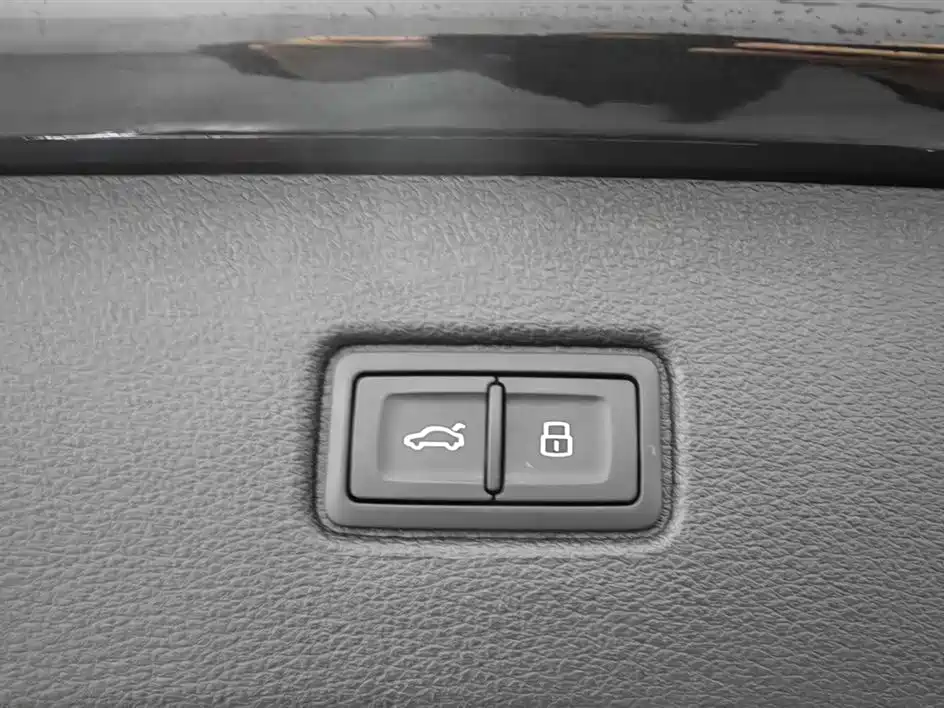 Audi Q7 2025 55 TFSI quattro S line sports купить на сайте DeffCars