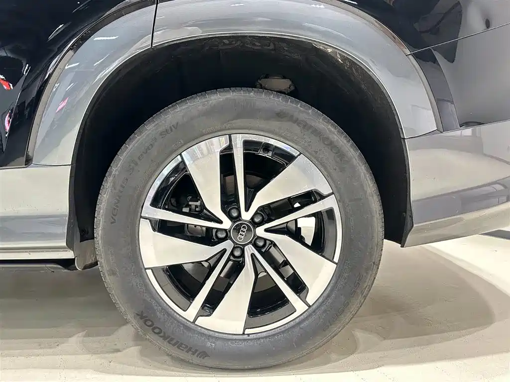 Audi Q6 2024 40 TFSI quattro cloud viewing type Yulin package 7 seats купить на сайте DeffCars