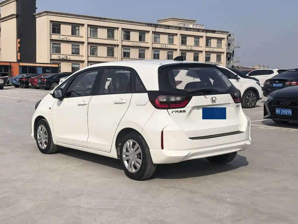 Fit 2021 1.5L CVT Fashion Edition купить на сайте DeffCars