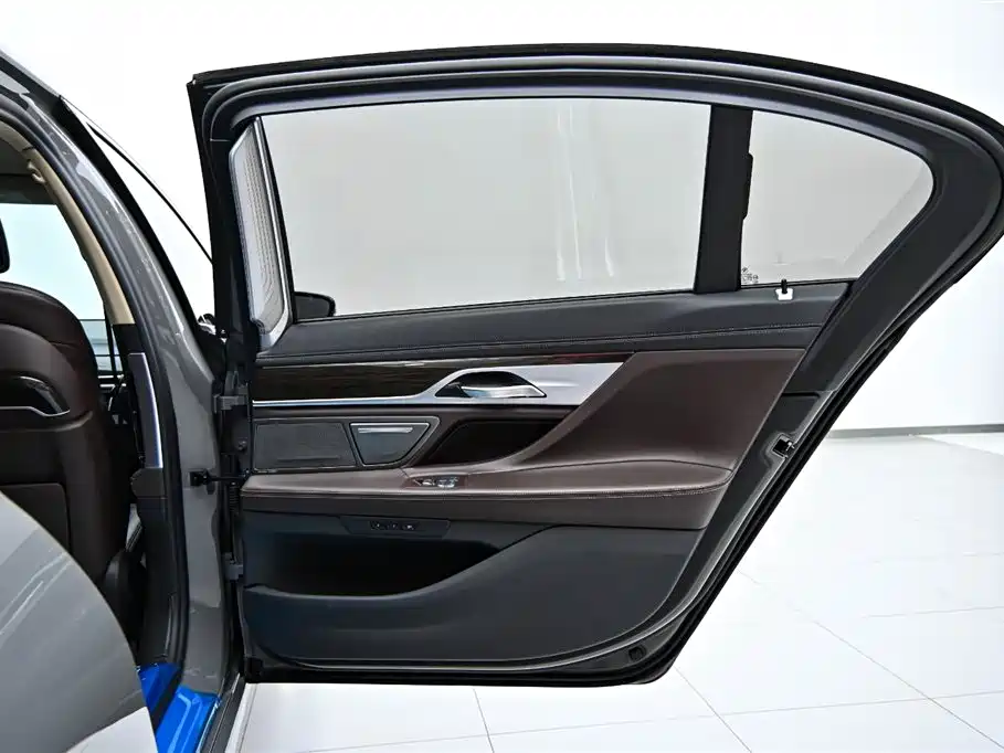BMW 7 Series 2021 730Li Luxury Package купить на сайте DeffCars