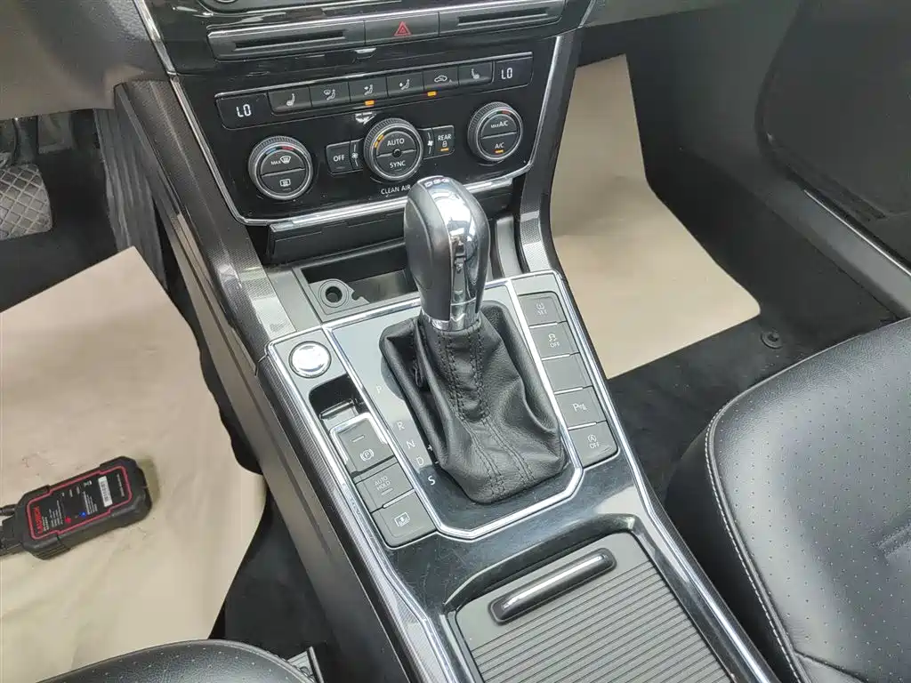 Passat 2016 330TSI DSG Royal Edition купить на сайте DeffCars