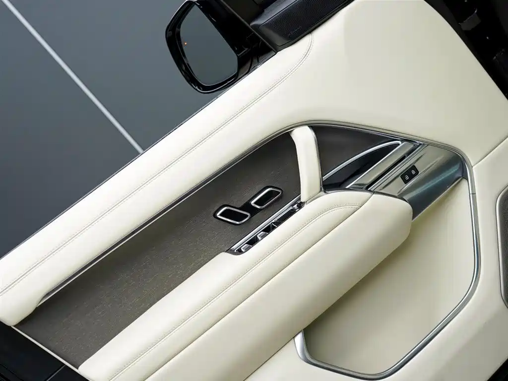 Range Rover 2024 3.0 L6 400PS SV Honor Creation Extended Edition купить на сайте DeffCars