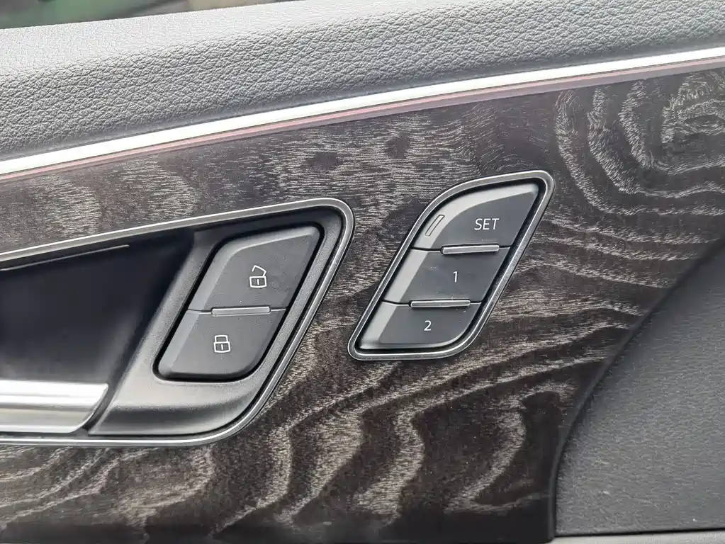 Audi Q7 2020 55 TFSI quattro S line sports купить на сайте DeffCars