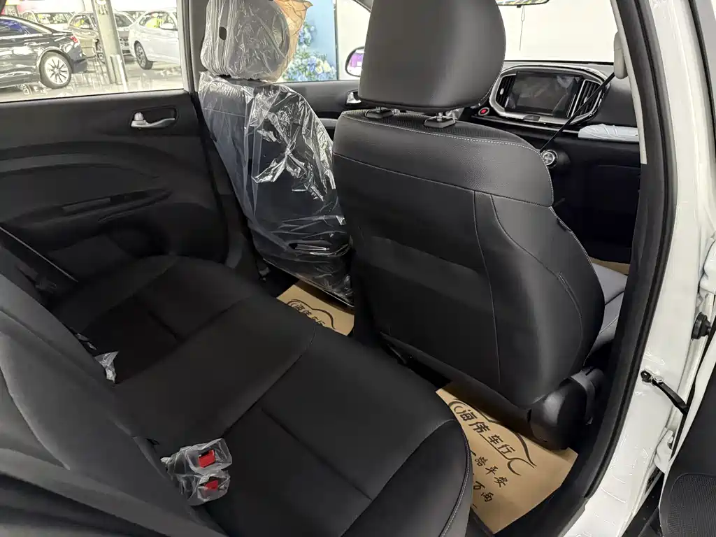 Yipao 2026 1.4L sunroof version купить на сайте DeffCars