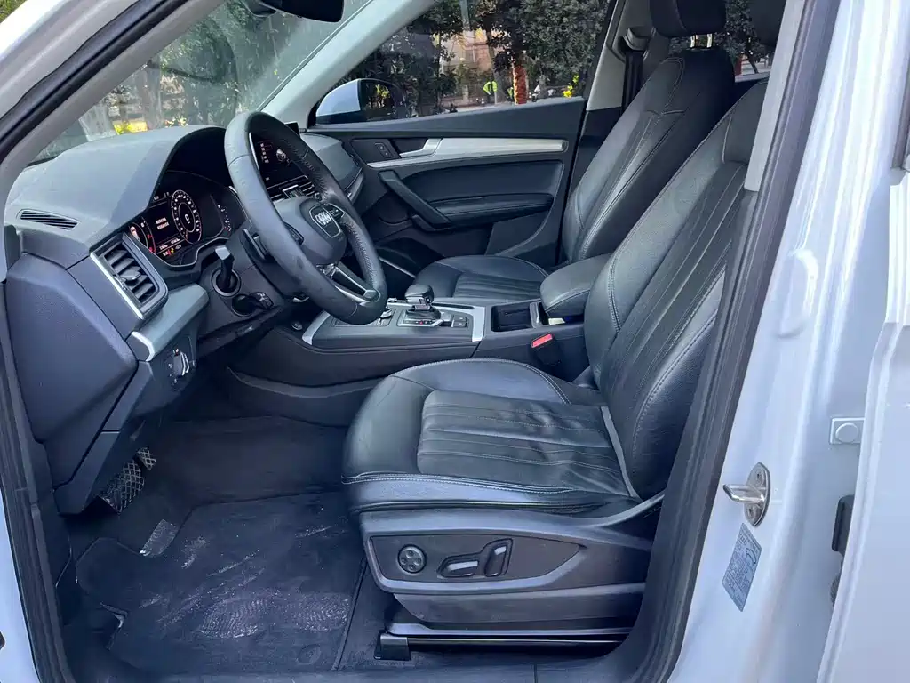 Audi Q5L 2020 40 TFSI enjoys fashionable style купить на сайте DeffCars