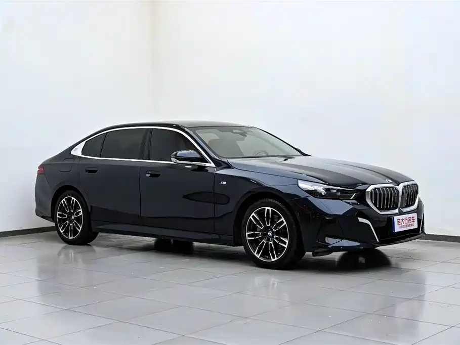 BMW 5 Series 2024 530Li Leading M Sports Package купить на сайте DeffCars