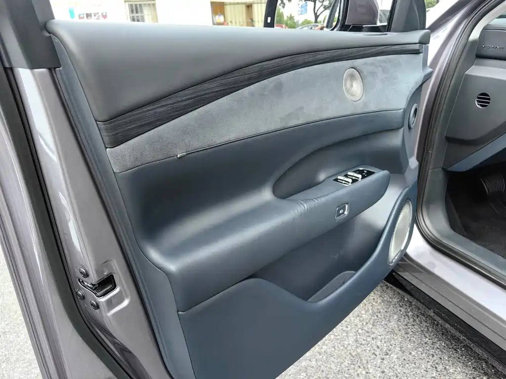 Lantu FREE 2025 FREE+ four-wheel drive Qiankun version купить на сайте DeffCars