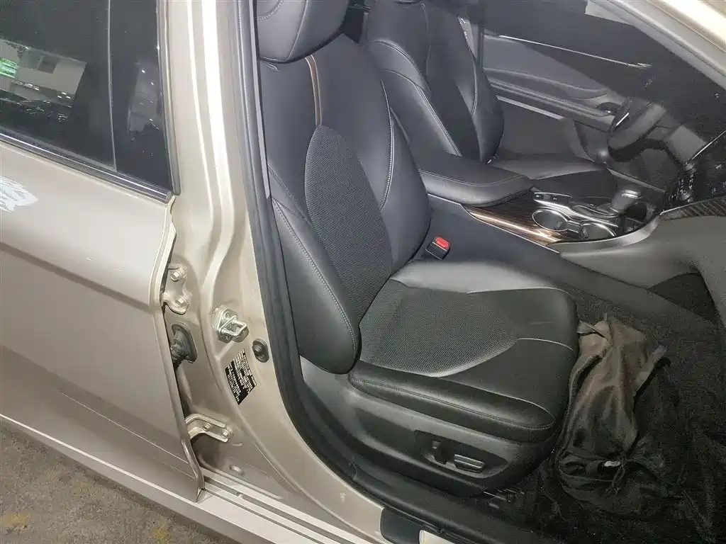 Camry 2019 2.0G Deluxe Edition National VI купить на сайте DeffCars